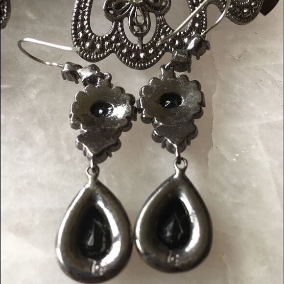 BLACK DROP on aged Silver Dangle Earrings! - Picture 7 of 8